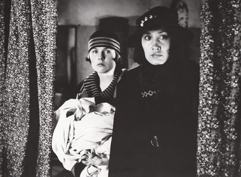 File:Semjonova, Angelina (Salomonia Telman – Angelina Semjonova, Juliana Telman – Kärt Hansberg. „Saja aasta pärast mais”. Tallinnfilm, 1986, erakogu).jpg